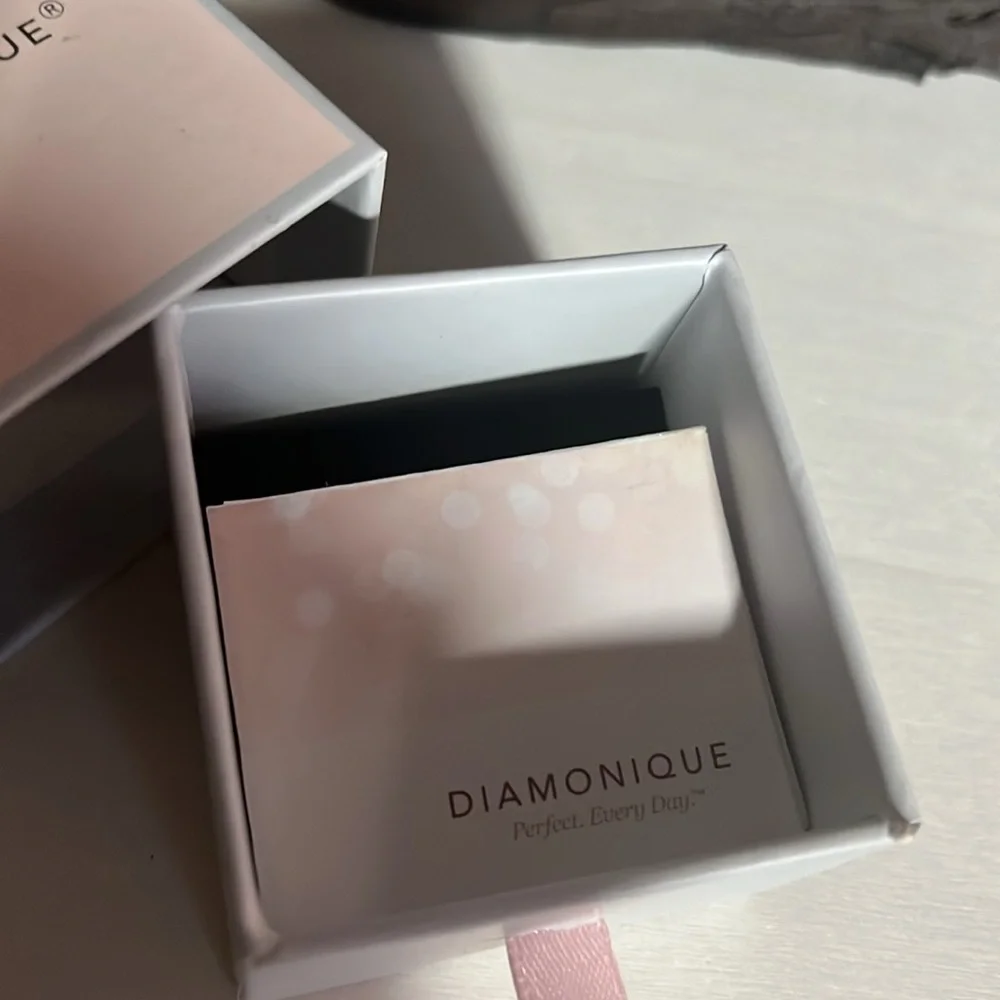 C101 Silver 925 Diamonique Stud Earrings - Picture 6 of 7